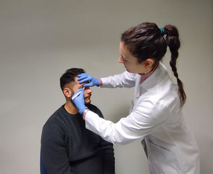 Ópticos-optometristas de CyL hallan genes vinculados a la incomodidad en el uso de lentillas.