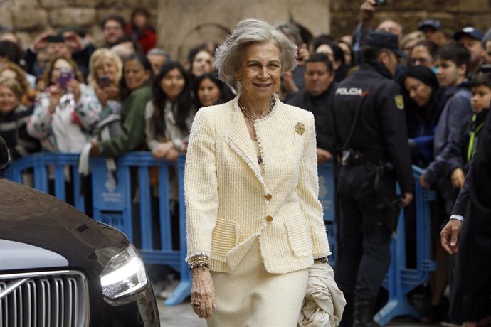 Archivo - La Reina emérita, Doña Sofía,  llegando a la misa de Pascua celebrada en la Catedral de Palma de Mallorca 
