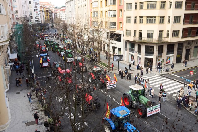 Tractorada en el centro de Santander