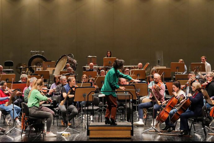 La ROSS interpreta el VI ciclo de abono junto a los solistas Javier Comesaña e István Várdai en el Maestranza.