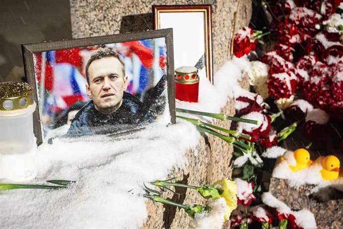 February 16, 2024, St. Petersburg, Russia: A view of a spontaneous memorial in memory of the deceased Russian oppositionist Alexei Navalny, organized at the monument to victims of political repression on Voskresenskaya Embankment. Russian oppositionist Al