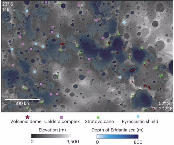 En este mapa topográfico de la región de Eridania en Marte, los datos de elevación están colocados sobre los datos de las laderas. Los tonos azules se utilizan para mostrar la extensión y profundidad de un gran mar insular.