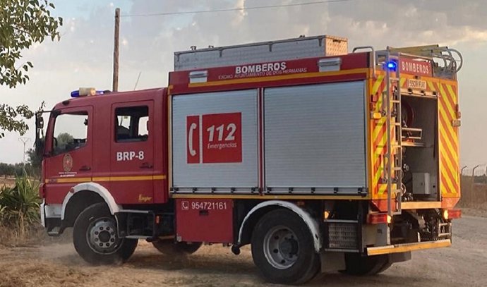 Archivo - Camión de bomberos de Dos Hermanas