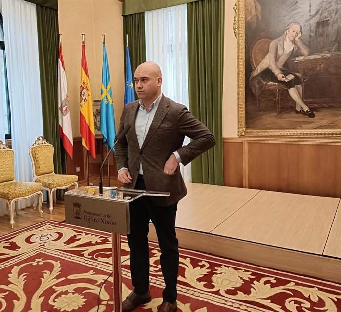 El portavoz del Gobierno del Ayuntamiento de Gijón, Jesús Martínez Salvador (Foro), en rueda de prensa en el Consistorio gijonés.