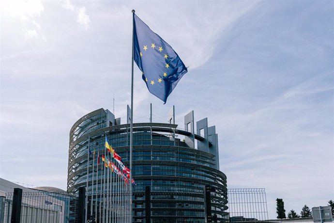 Archivo - Exterior del Parlamento Europeo, institución parlamentaria que en la Unión Europea representa a los ciudadanos europeos y ejerce el Poder legislativo.
